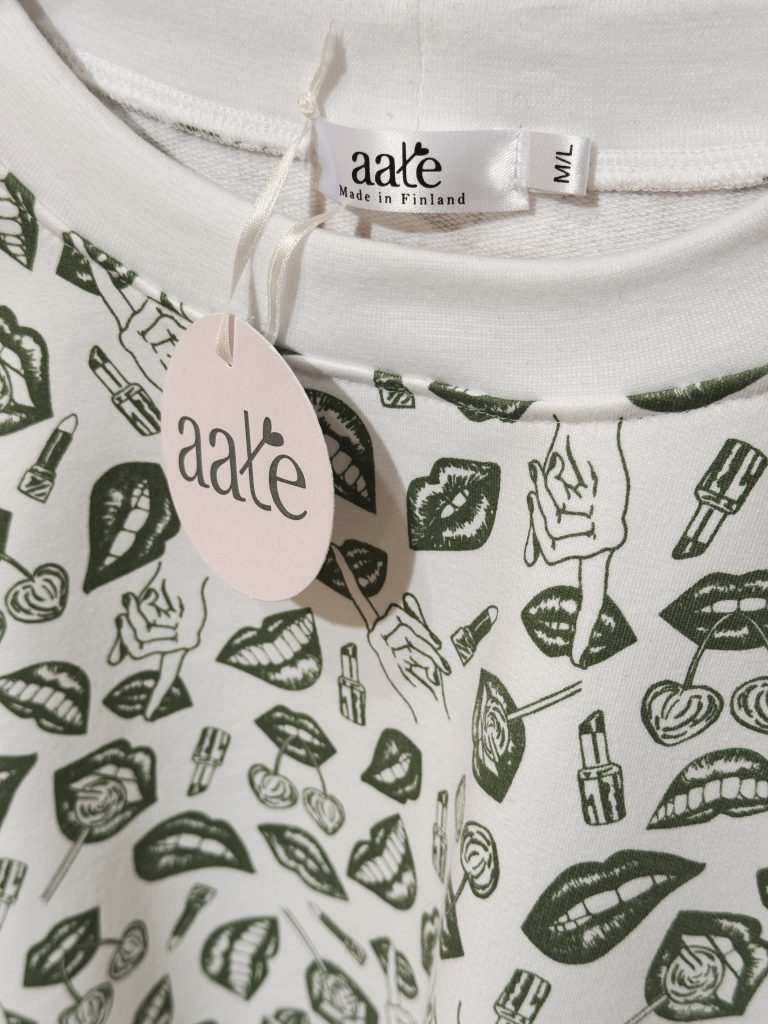 Aate Clothing collegepaita, Mathildedal